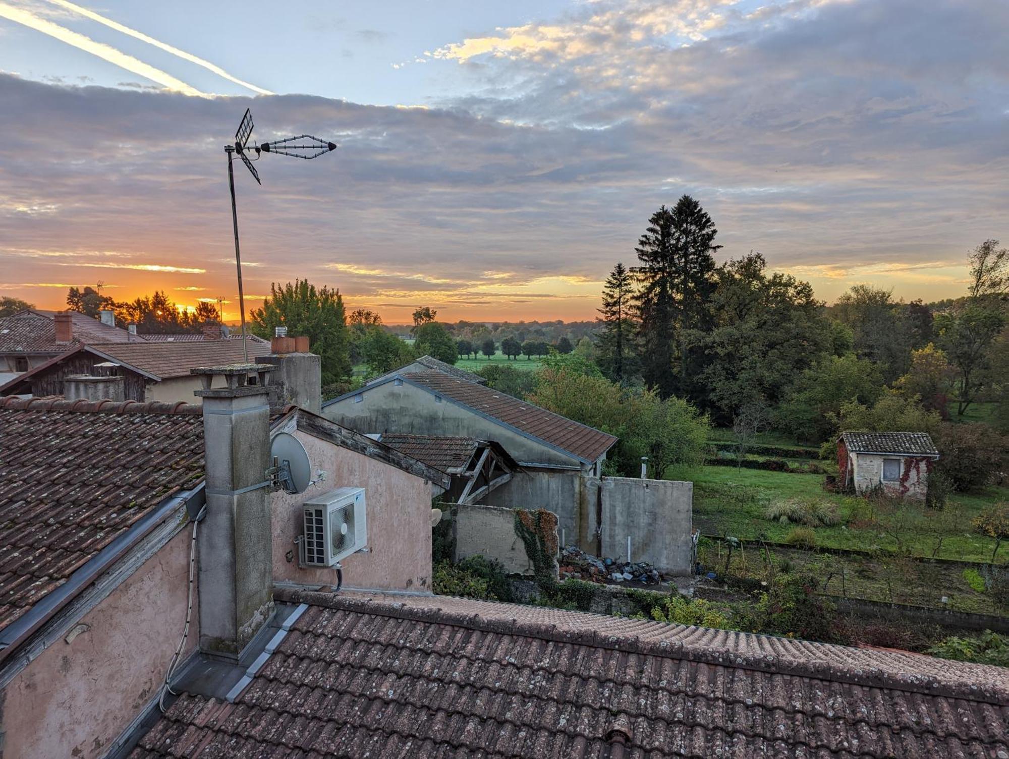 Le Cinoche, Cocon Sous Les Toits Leilighet Pont-de-Vaux Eksteriør bilde