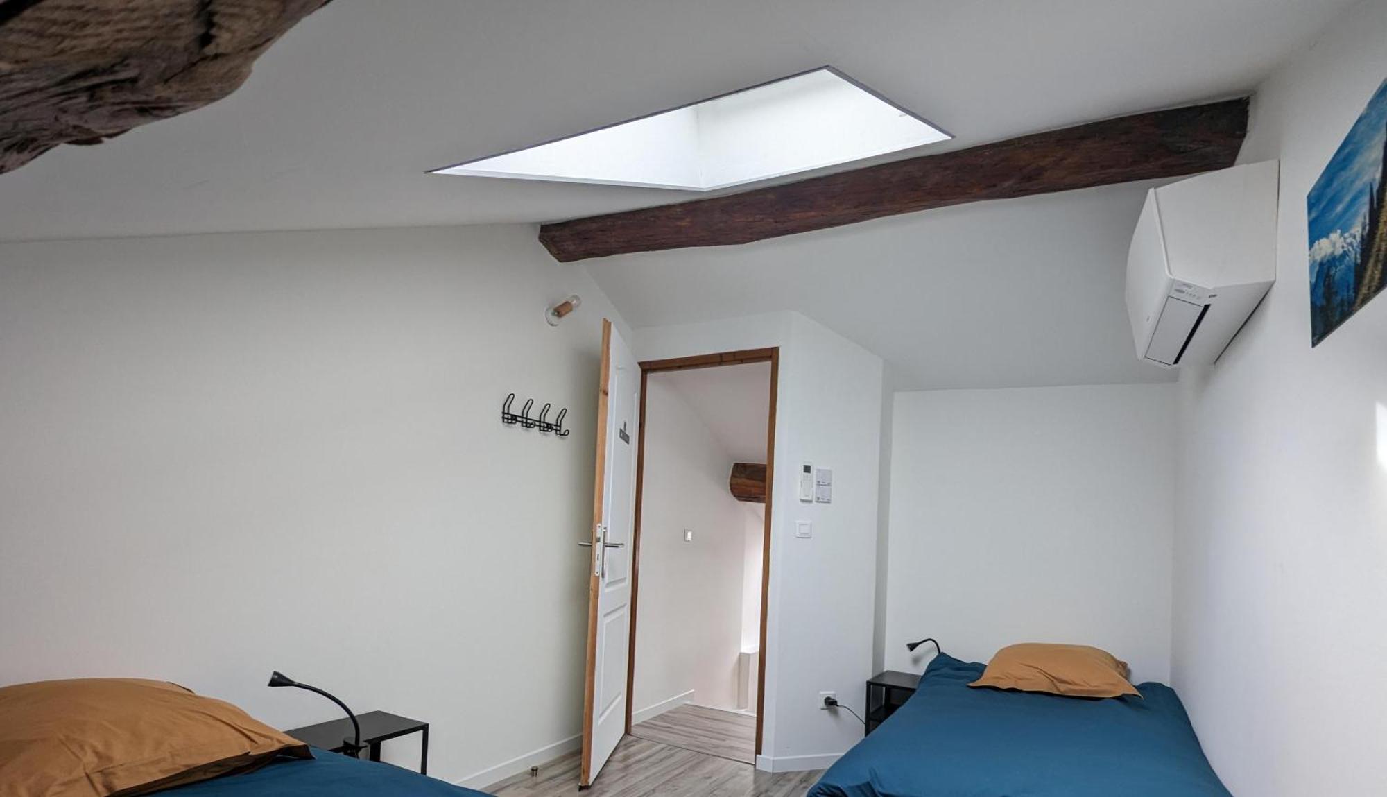 Le Cinoche, Cocon Sous Les Toits Leilighet Pont-de-Vaux Eksteriør bilde